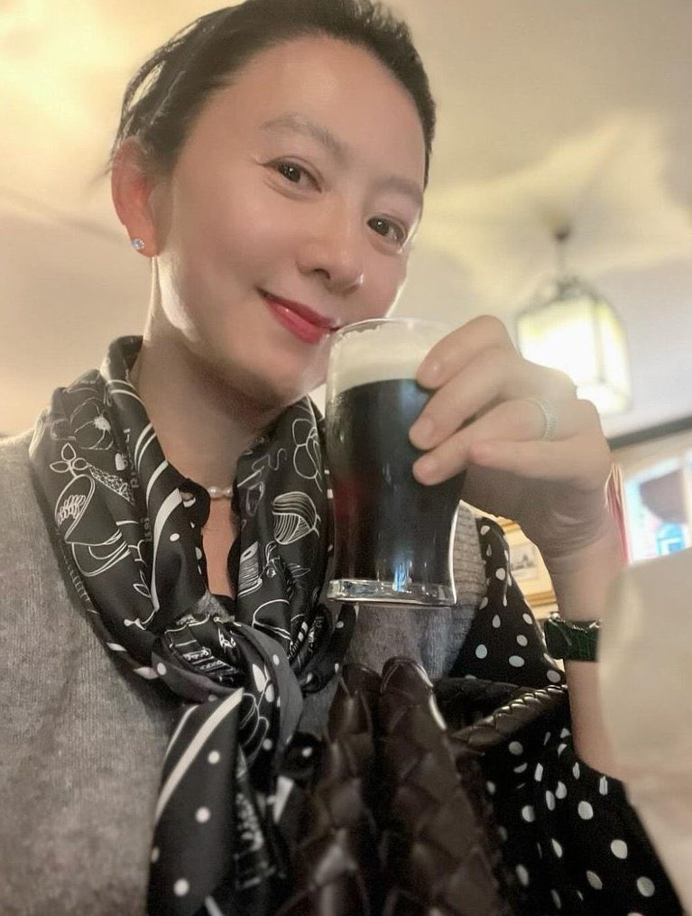 annyeo_'s tweet photo. THE KIM HEE AE IN HER FAN GIRLING ERA AND WE’RE HERE FOR IT! 😭♥️ https://t.co/TQ3Evpuxz3