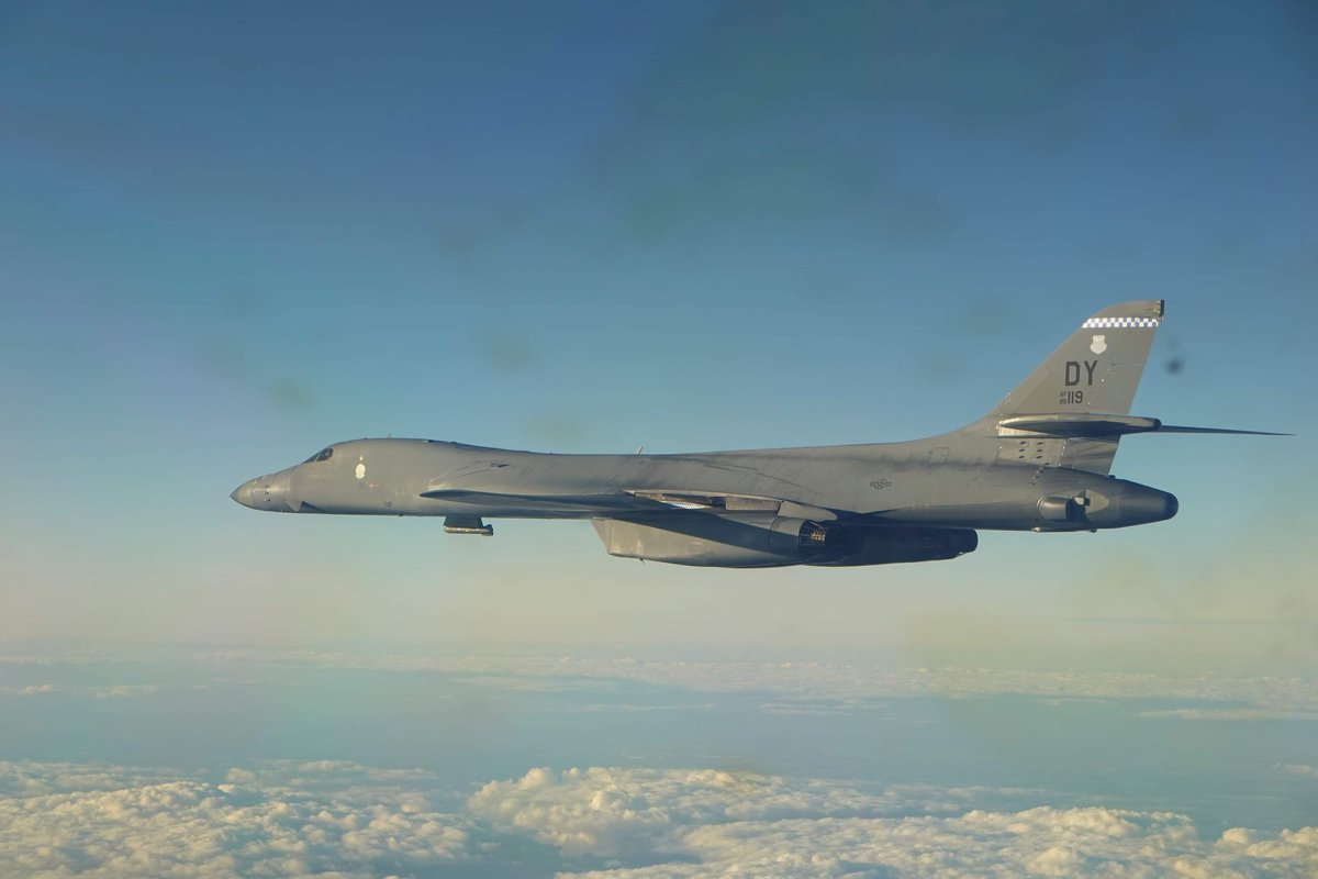 .@usairforce 🇺🇸 B-1B Lancers are joined by @forsvaretdk 🇩🇰 F-16s during a recent Bomber Task Force mission BTF Missions provide training & integration opportunities to #NATO Allies from across the Alliance & demonstrate the strength of our Trans-Atlantic bond