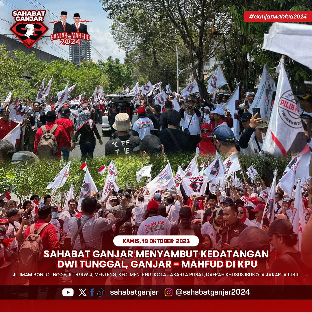 Urrangawak's tweet photo. Dibawah teriknya panas matahari tidak membuat api semangat relawan Sahabat Ganjar memadam dalam menyambut Dwi Tunggal yaitu Ganjar Pranowo dan Mahfud MD ke Kantor KPU Pusat.

Dengan membawa panji-panji Sahabat Ganjar, ribuan relawan menyorakan kedatangan capres dan cawapres tersebut.
#SahabatGanjar
#GanjarMahfud2024