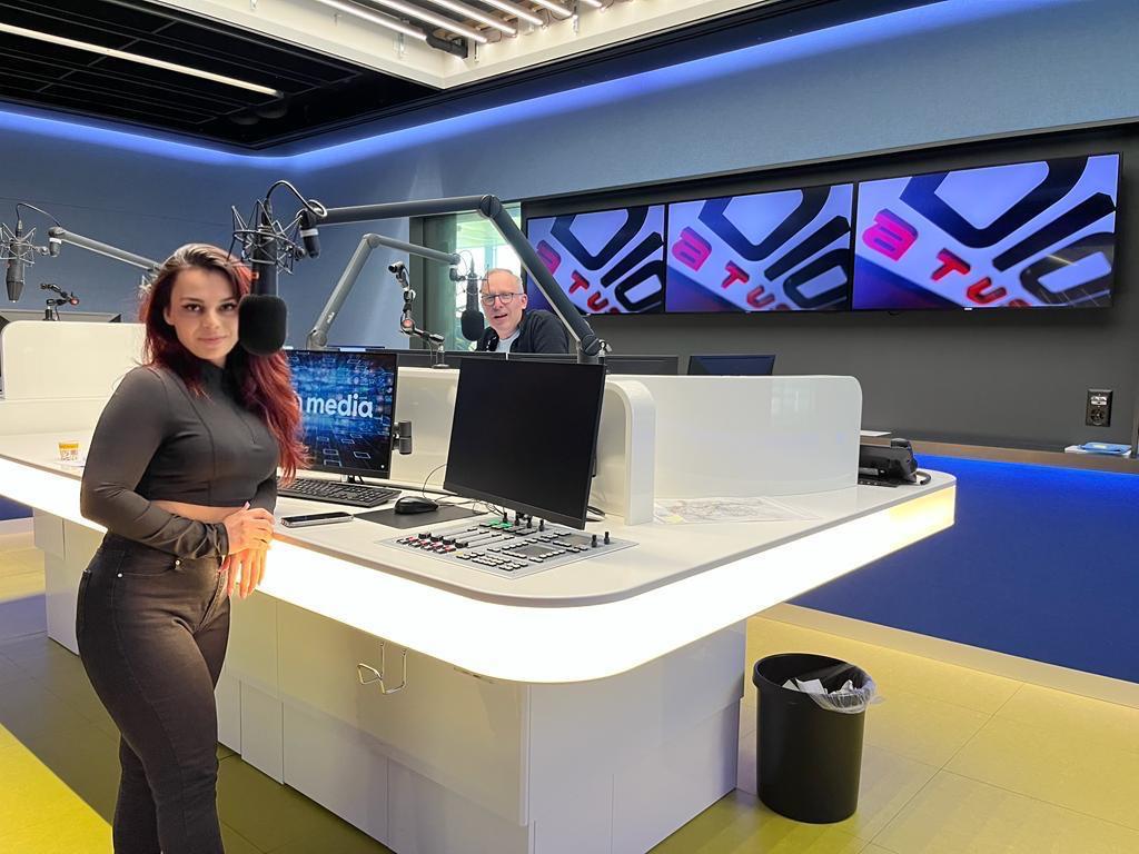 Movu_CH's tweet photo. ๐๏ธExciting News: MOVU on the air! ๐
This week, our #MovingExpert Ikmete shared her tips on Radio Pilatus ๐โจ #TeamProud of having this talent at #MOVU! Listen to the #RadioPilatusInterview on our blog ๐ https://t.co/xPeDKeCnNK๐ป https://t.co/vUQoTbrf68