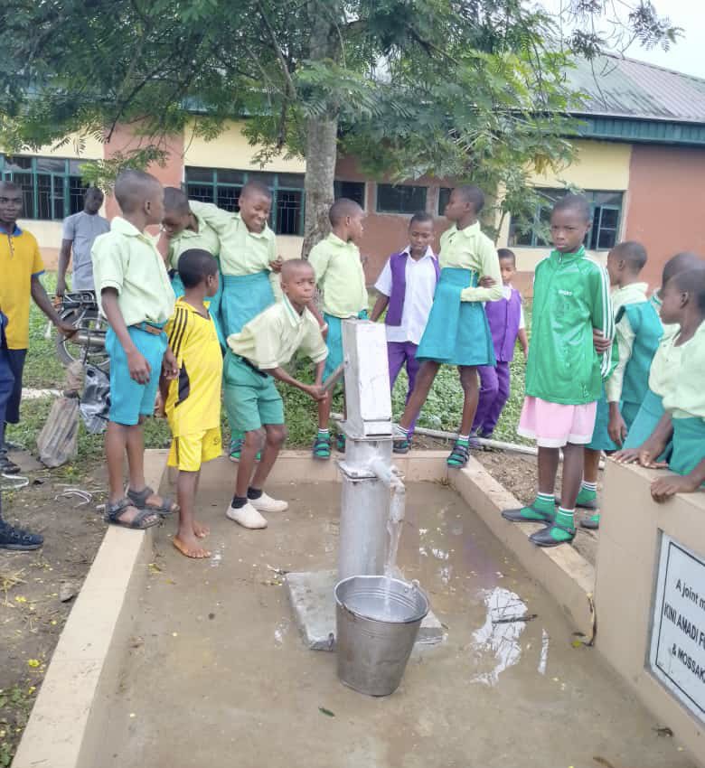 kini_foundation's tweet photo. The Kini Amadi foundation and Mossakhanis donated this mono pump to Akwa village in Etche LGA, Rivers State. #etche #portharcourt #foundation https://t.co/l5cI9E0Gbn