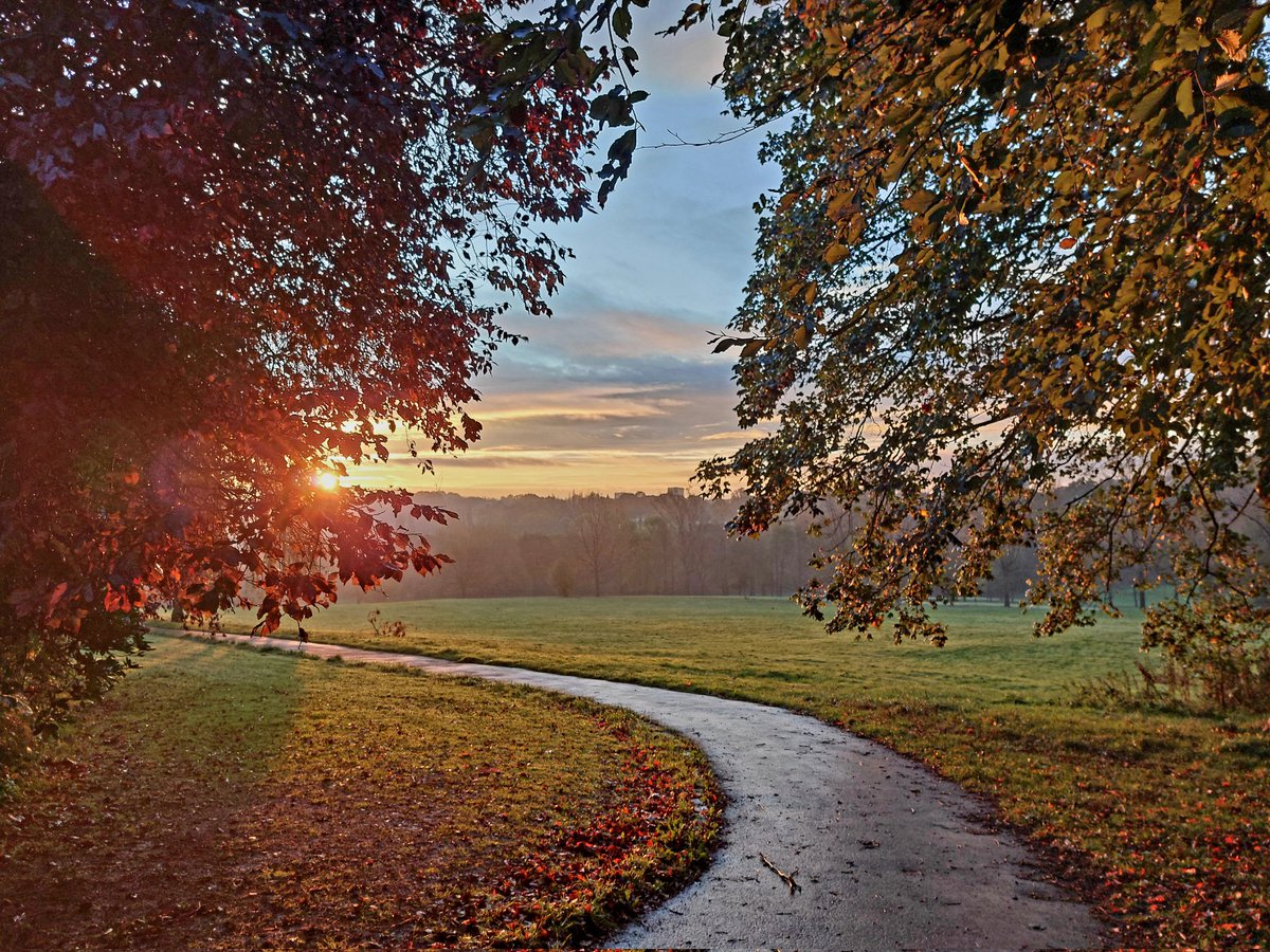 Autumn has arrived @gottsparkgolf club affordable accessible #golf in #Leeds #Yorkshire @LeedsParks @wadescharity @friendsofarmley @Hudsonweather @bbcweather @LeedsInspired @InvolvingYou @GolfMonthly @golfshake @YUGCUK @YEPSportsdesk