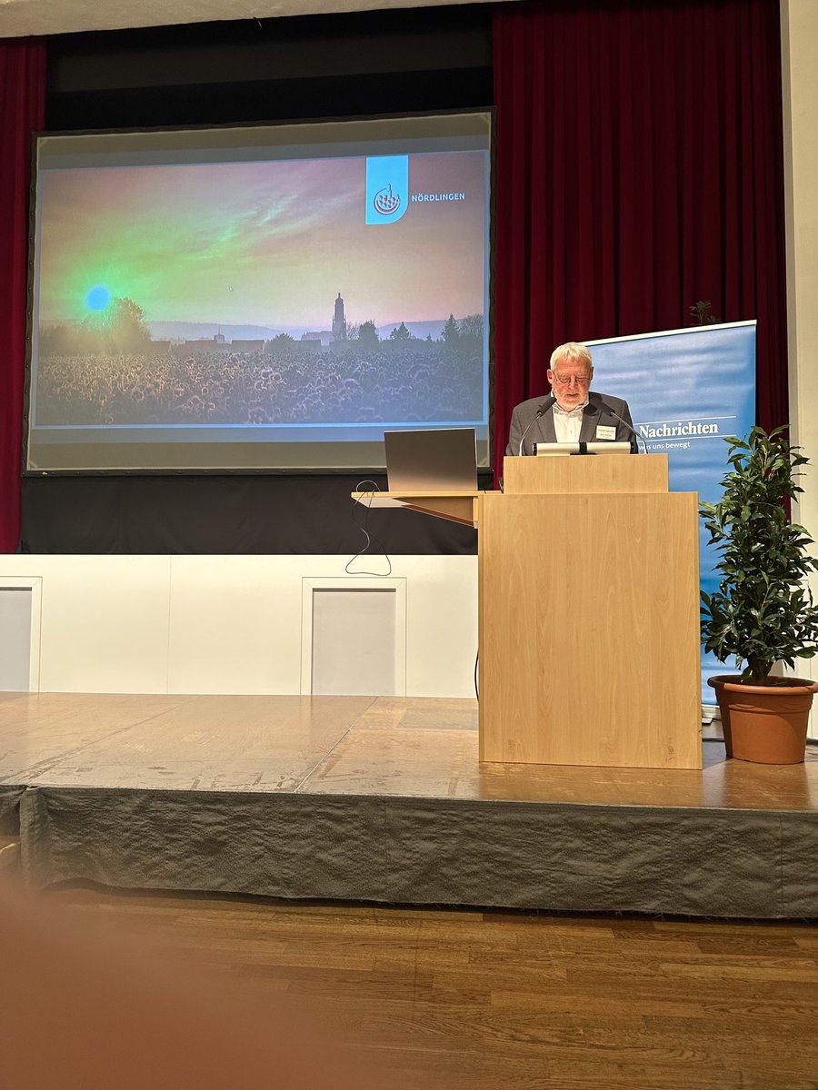 Toller Abend gestern beim 75jährigen Jubiläum der Rieser Nachrichten in Nördlingen. Interessante Beiträge von Heimatverleger Christoph Eigenrauch, Redaktionsleiterin ⁦@tinibachmann⁩ und Festredner @MarkusGuerne („Wirtschaft vor8“) ⁦@kuempfbeckan⁩ ⁦@AZ_Augsburg⁩