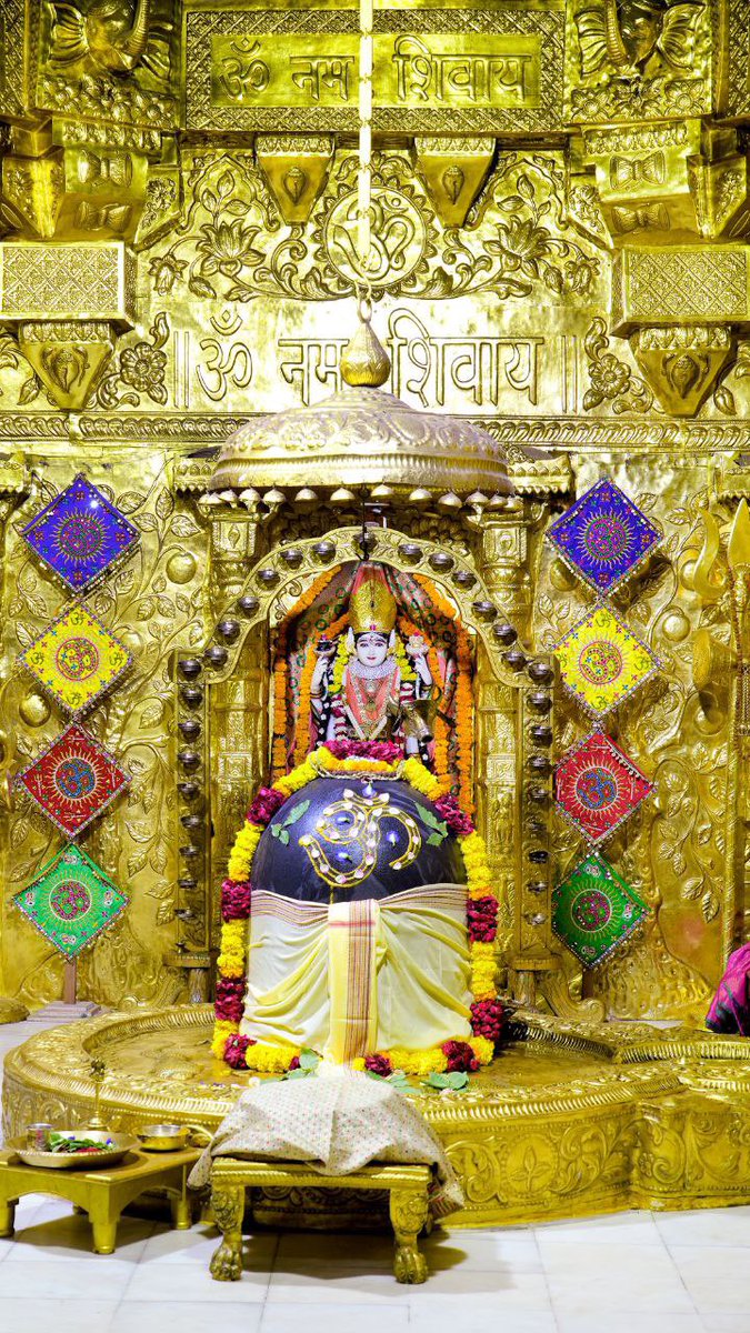 श्री सोमनाथ ज्योतिर्लिंग जी के मध्याह्न काल के दिव्य शृंगार दर्शन 19.10.2023