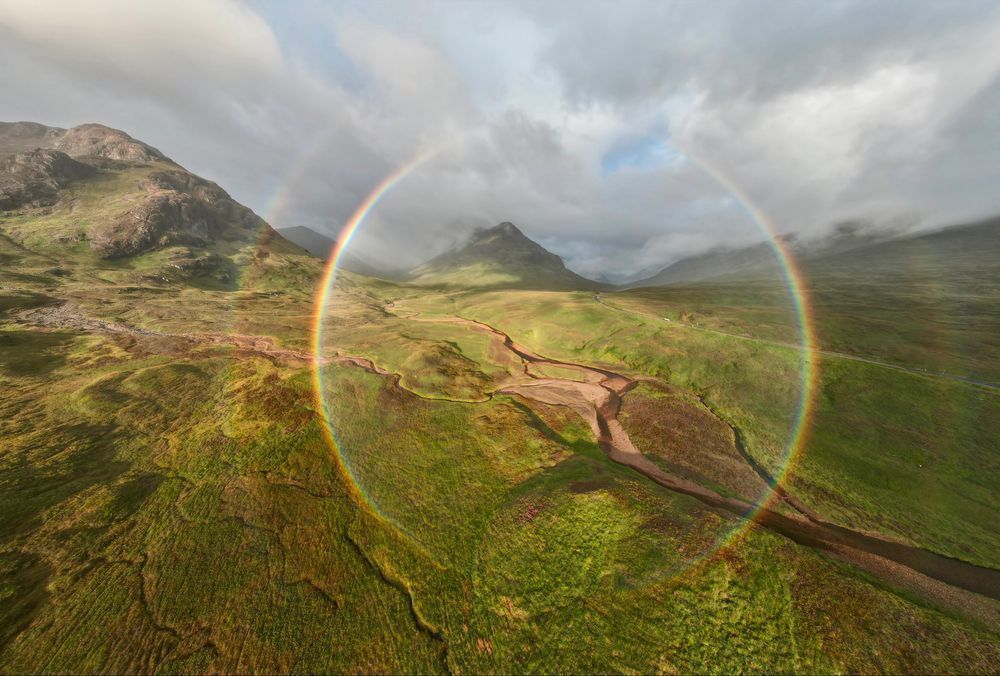 StormHour's tweet photo. Wednesday Theme: Rainbows
An amazing full circle rainbow in Glencoe by Luthers Volvo @luthersvolvo
Daily Themes: Photo Favourites 14th October 2023 ๐ https://t.co/JPb0lBKhnO
#StormHour
#ThePhotoHour https://t.co/pPzmkZ9bYM