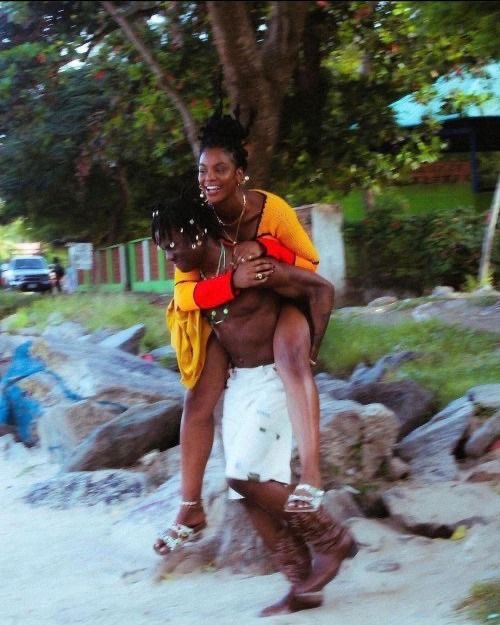 whereistega's tweet photo. who’s the girl that was in “dirty” music video by rema, rema &amp; her actually look like couples😂. https://t.co/U6RmSal6d1