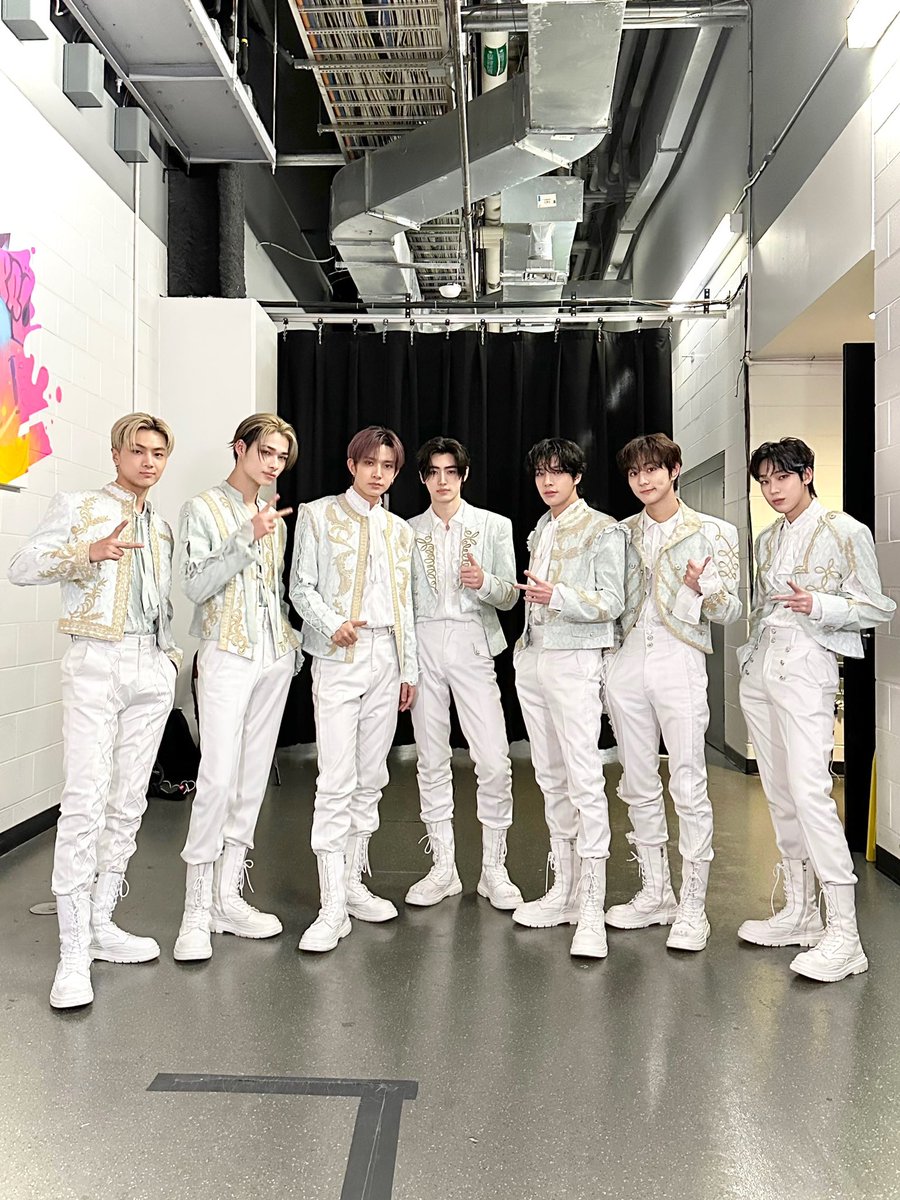 231019 | TWITTER

'[#오늘의ENHYPEN] Your enthusiastic cheers and all that energy had us on cloud nine! Can't wait to see you all again tomorrow! 😉 #EN_FATE #231018 @ FATE in NEWARK @PruCenter'  — #SUNOO cut

#KimSunoo #선우 #엔하이픈_선우 #SunooLand @ENHYPEN
@ENHYPEN_members