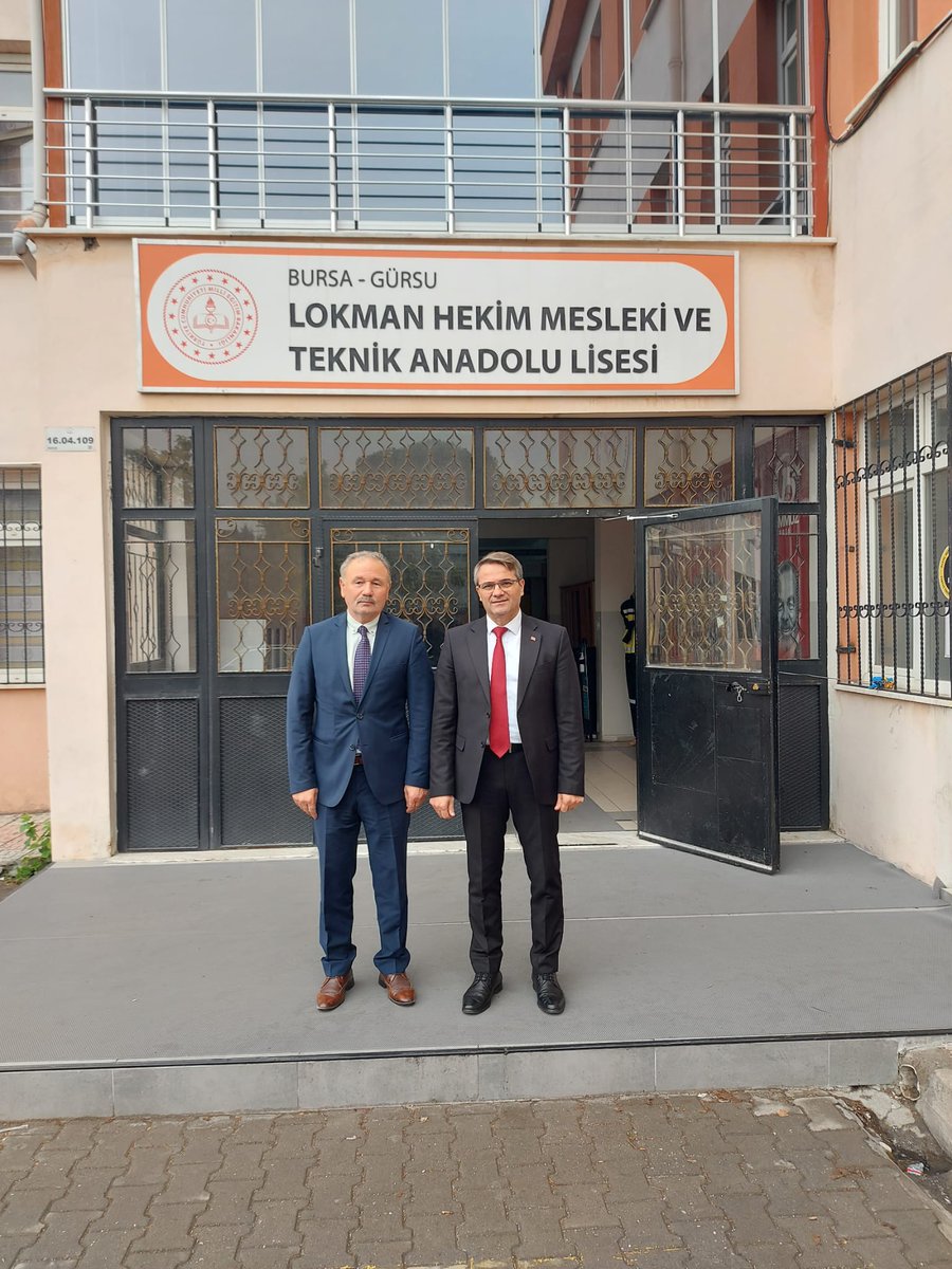 GursuSml's tweet photo. Yıldırım Kaymakamımız Sayın Metin ESEN ve eşi Hacer ESEN okulumuzu ziyaret etti. Okul müdürümüz Yavuz ŞAHİN ve sağlık hizmetleri öğretmenimiz İsmail KARAKOÇ ile okulumuz hakkında sohbet ettiler. Değerli Kaymakamımıza ziyaretlerinden ötürü teşekkürlerimizi sunuyoruz. https://t.co/quLxuN2nIu