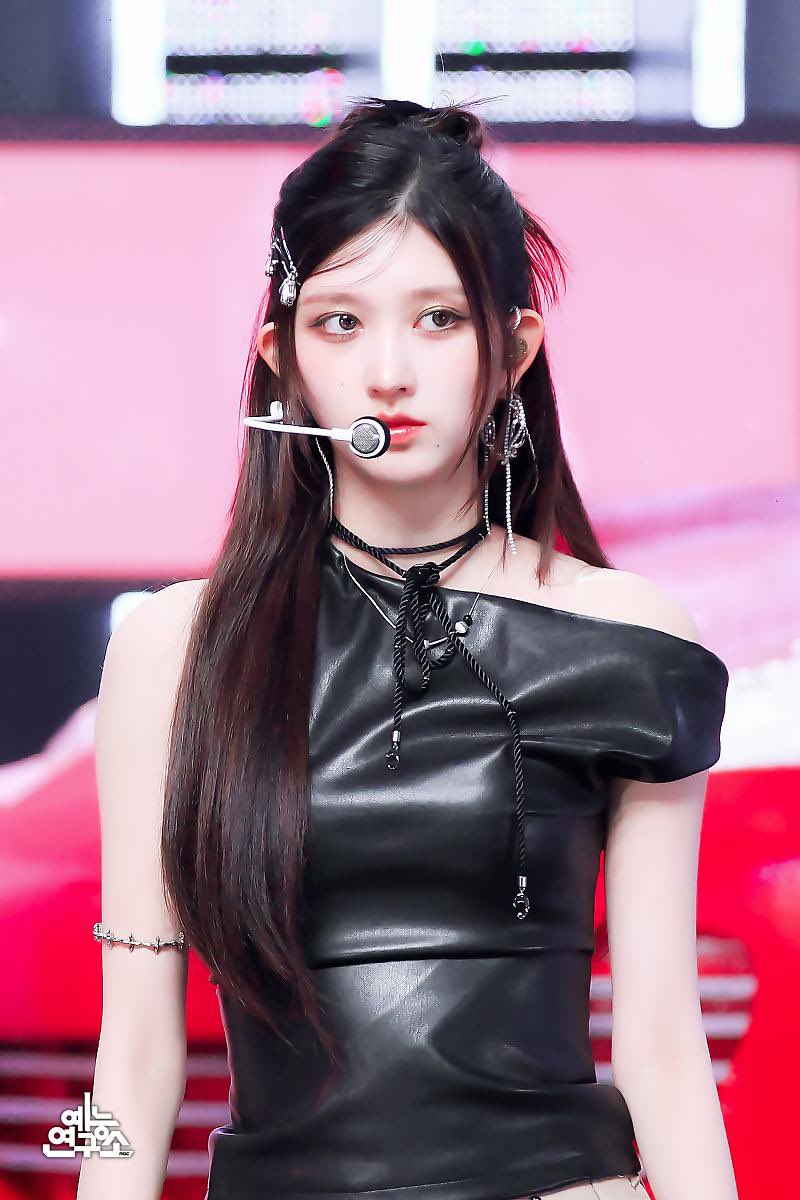 GAEULDATA's tweet photo. 📸 [PHOTO] 231019 MBC update with Gaeul | Music Core on site photos 

#IVE #아이브 #アイヴ  
#GAEUL #가을 #ガウル https://t.co/3mo6V7Ugv8