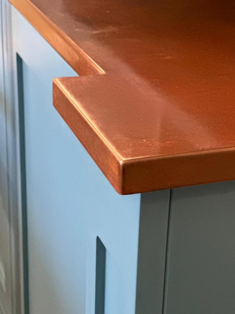 PriestFurniture's tweet image. Custom-made #barunit for our client Wickham Bishops with copper top &amp;amp; copper effect mirrors, oak internals, remote LED lights, moveable ladder, push touch doors, housing hinges, finished in Little Greene Paint CO air force blue Looking for unique furniture ow.ly/pBnV50PXZf2