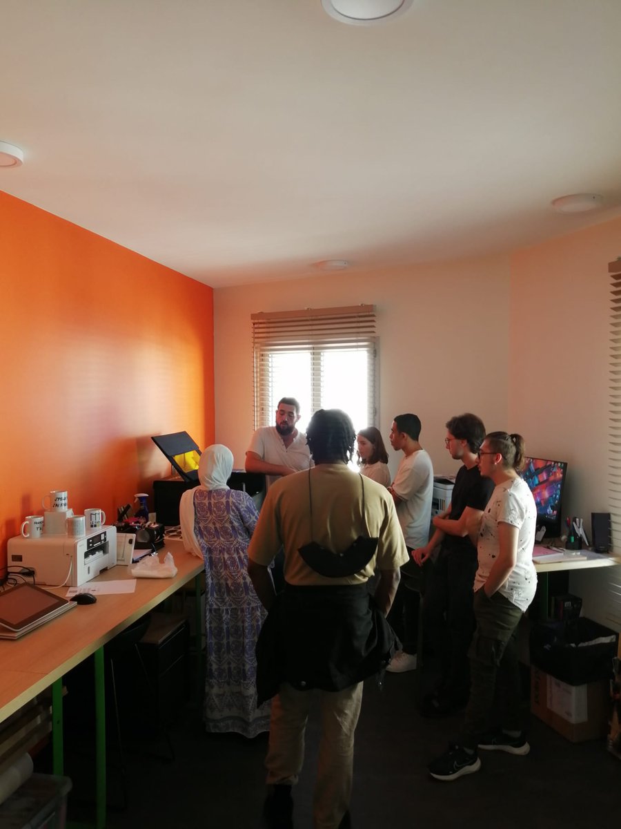 École de la 2e Chance en Seine et Marne (@e2c77) on Twitter photo Nos stagiaires de l'#E2C77 ont été chaleureusement accueillis au sein du #FABLAB de la <a href="/Ville2Montereau/">Ville de Montereau</a> pour découvrir son fonctionnement.
Merci à M. Kévin Blanchet pour son accueil et la passion qu'il partage. Certains jeunes envisagent une adhésion. ☺️ Nos stagiaires de l'#E2C77 ont été chaleureusement accueillis au sein du #FABLAB de la <a href="/Ville2Montereau/">Ville de Montereau</a> pour découvrir son fonctionnement.
Merci à M. Kévin Blanchet pour son accueil et la passion qu'il partage. Certains jeunes envisagent une adhésion. ☺️
