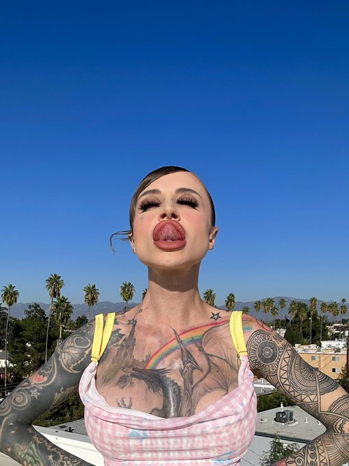 Johnnyyyyyyy I&rsquo;m waiting for you, right here 😤😤 https://t.co/E4m7H0uCO2