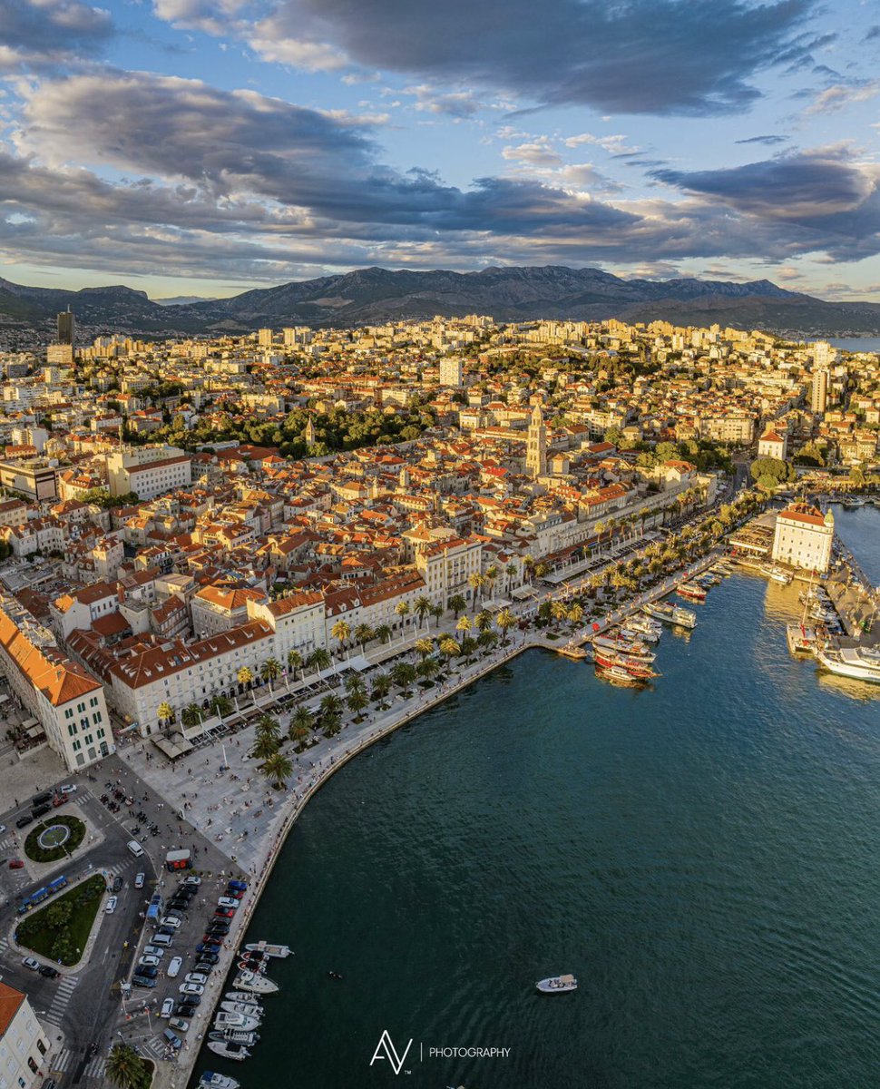 HrvatskaNaDlanu's tweet photo. 📍Split, Croatia @HrvatskaNaDlanu 🇭🇷 by @a.v_b.o.s.s
・・・
👉 https://t.co/17x4gYd8pV
・・・
#split #splitcroatia #photooftheday #splitoldtown #diocletianspalace #beautifuldestinations #VisitSplit #VisitCroatia 🇭🇷 https://t.co/STiKl4dOFW