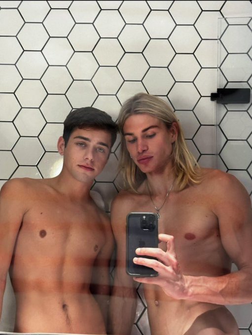 Definitely one of the sexiest men I&rsquo;ve ever seen. See for yourself @angelo_ryder https://t.co/duu0Sn