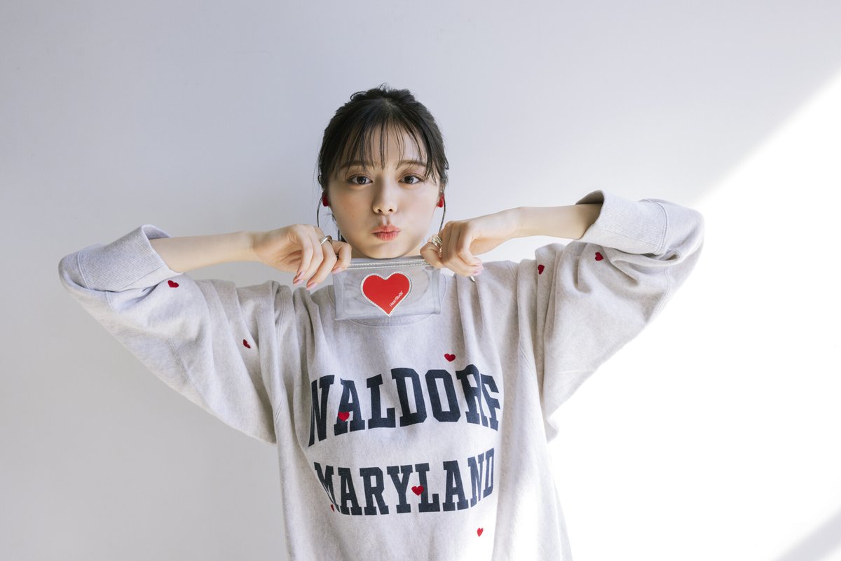 SoftBank's tweet image. 💙💖オンラインショップ #BIRTHDAYBAR 限定💜💗
大人気のハートのワイヤレスイヤホン #HeartBuds が、ノベルティ付きで販売中♬
lnky.jp/4AUqMmL

#PALCLOSET ほか、BIRTHDAY BAR 新宿店／横浜店／ルクア大阪店でも販売中です！
※ノベルティは無くなり次第終了

#バースデイバー #紺野彩夏