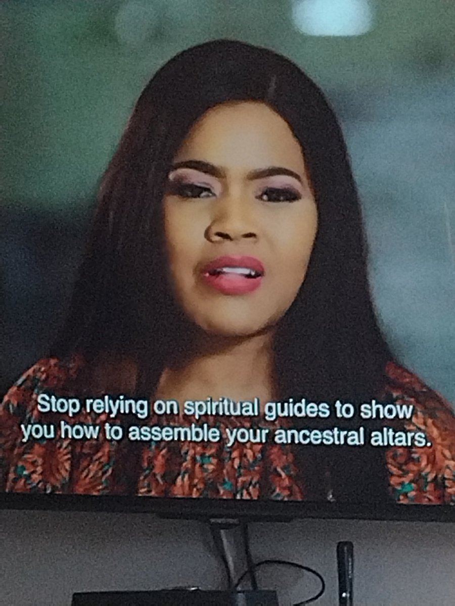 MsTeeto's tweet photo. How does Thembi know what to bring to these conaultations in advance?eg.when she sets up alters for people, she uses different things. In a recent episode,the unique items were snake skin and a hut. Does she consult with these people before they record the show? 🤷#Dlozlam https://t.co/u3Bu4NntXw