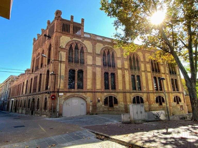 <a href="/RadioIgualada/">Ràdio Igualada • 103.2</a> Tot seguit, gràcies a la col·laboració de l'Arxiu Comarcal de l'Anoia, amb #AnoiaPatrimoniIndustrial, parlarem de l'adoberia de "Viuda e Hijos de José Sabaté" amb el cas de l'empresària Carme Farreny, que per la mort prematura del seu marit, va prendre les regnes del negoci