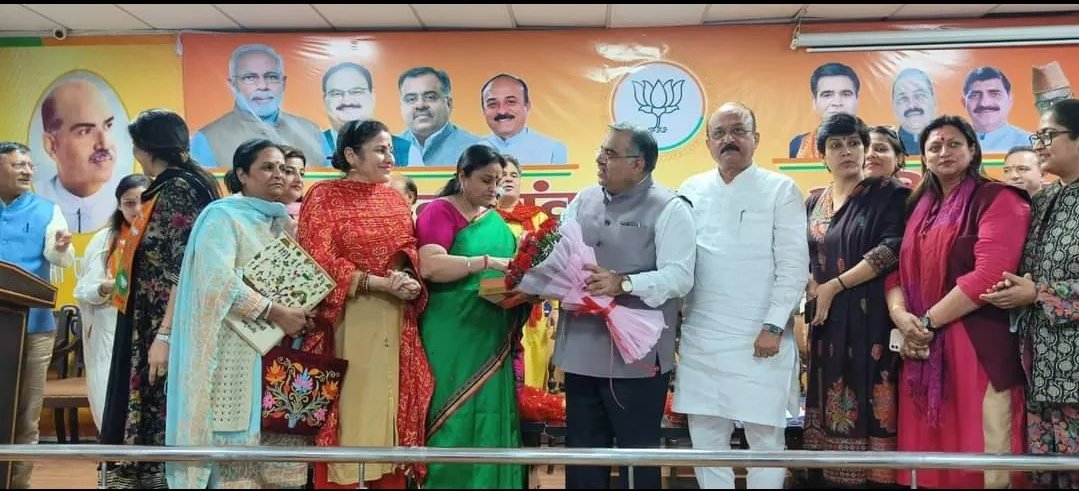 JammuSouth's tweet photo. Thanked Shri #TarunChugh Jee and Shri #AshishSood Jee for Women's Reservation Bill .

The Narishakti Vandan Adhiniyam, reserving 33 per cent seats for women in the Lok Sabha and state assemblies.@BJPMM4JK https://t.co/eCxUJmfkJ6