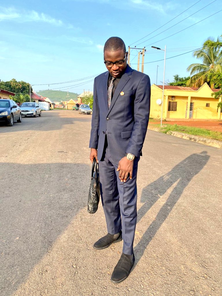 iam_venzan's tweet photo. Just a Fine Man 
Being Helped by God
#AbujaXCommunity 
📸 @bboyartX https://t.co/4SGq1qHbIr