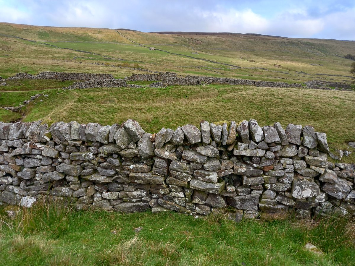 A distinctly Autumnal atmosphere the top of Nidderdale yesterday. Great Whernside & Little Whernside alternately bathed in sunshine or brooding in cloud. Some bits of the trail will be virtually impassable after this rain storm passes through. #Nidderdale #Yorkshire #ScarHouse