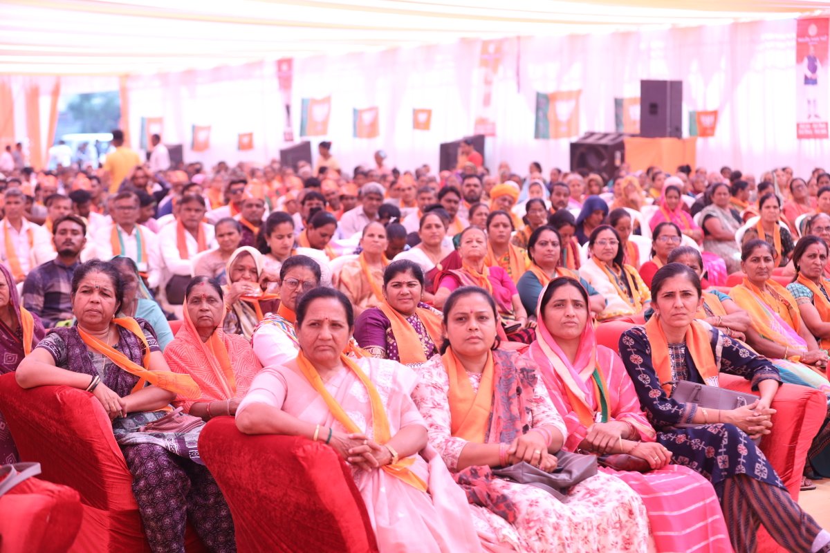 BJP4Gujarat's tweet photo. વિવિધ સેવાકીય પ્રવૃત્તિઓને જનજન સુધી પહોંચાડવાનું સ્થળ એટલે કાર્યાલય...

પ્રદેશ અધ્યક્ષ શ્રી @CRPaatil ના શુભહસ્તે મોરબી ખાતે જિલ્લા કાર્યાલય 'શ્રી કમલમ્'નું ખાતમુહૂર્ત કરવામાં આવ્યું.

આ પ્રસંગે પ્રદેશ મહામંત્રી શ્રી @VinodChavdaBJP , રાજ્યકક્ષાના મંત્રી શ્રી @prafulpbjp , સાંસદ શ્રી @MohanbhaiBJP , પ્રદેશ ઉપાધ્યક્ષ શ્રી @jkavadiya , @drbharatboghara , પ્રદેશ મંત્રી શ્રી રઘુભાઈ હુંબલ, જિલ્લાના પ્રભારી ડૉ.હિતેશભાઈ ચૌધરી, જિલ્લા પ્રમુખ શ્રી રણછોડભાઈ દલવાડી સહિત હોદ્દેદારો, ધારાસભ્યશ્રીઓ અને મોટી સંખ્યામાં કાર્યકર્તાઓ ઉપસ્થિત રહ્યાં.
