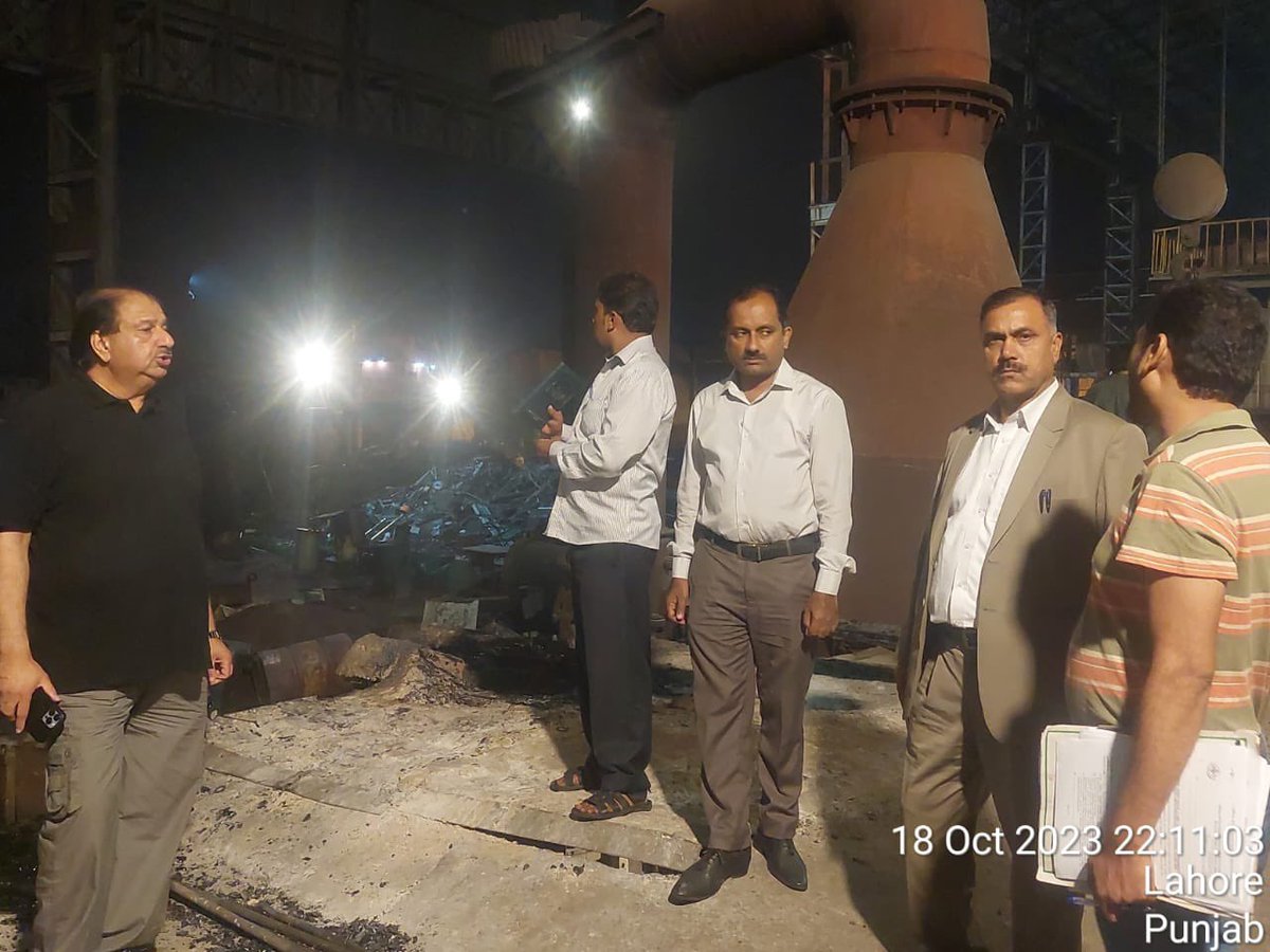 EPCCDpunjab's tweet image. EPA Punjab is on the frontlines of the battle against smog in Lahore!Our ongoing anti-smog operations are working tirelessly to ensure clean air and a healthier future for all. Let's support these efforts and collectively clear the skies over Lahore!  #AntiSmog #CleanAir #EPA