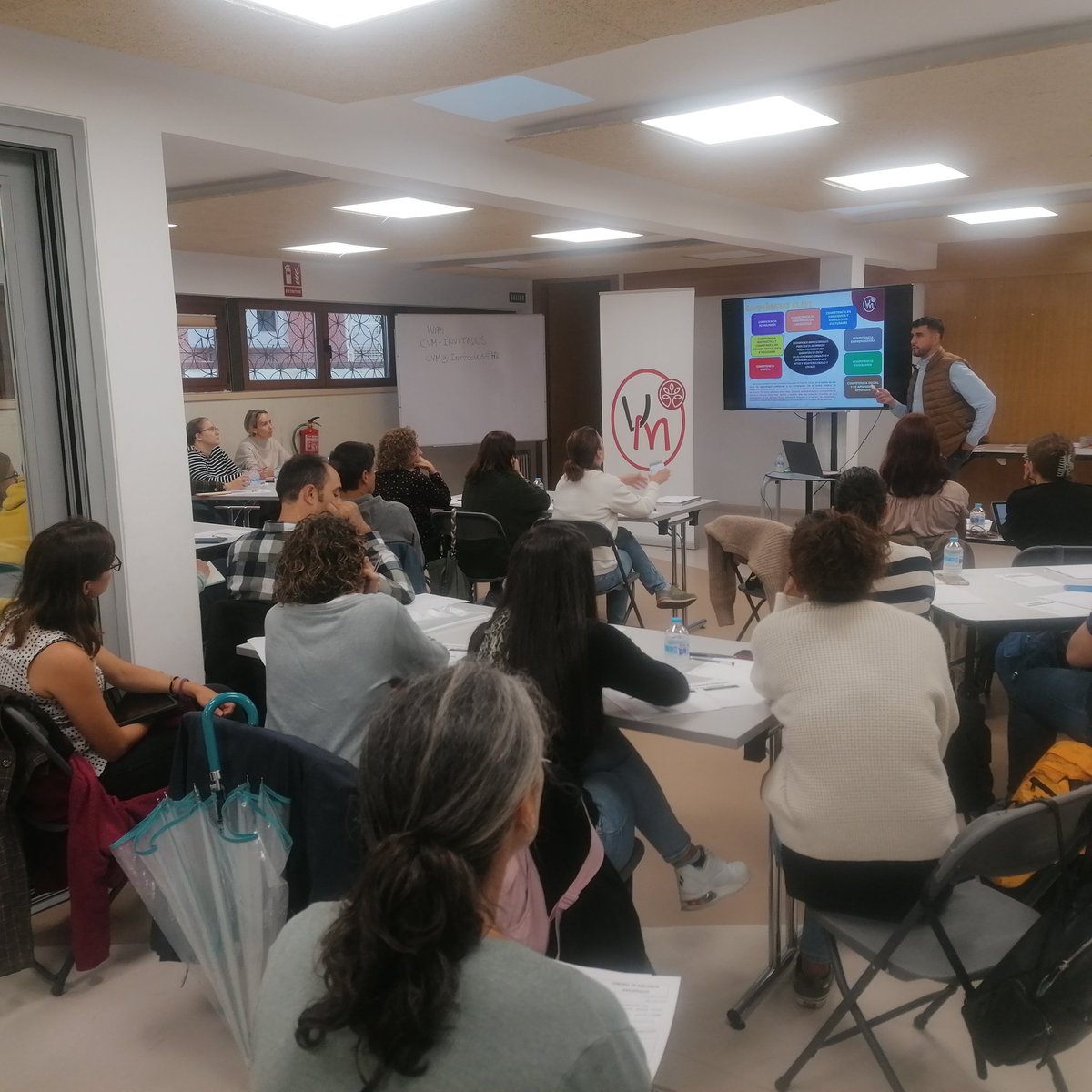 InnovacionECM's tweet photo. Taller-visita en el colegio VIRGEN Milagrosa-FEyE con las #situacionesdeaprendizaje y la #evaluacioncompetencial en el foco. Gracias @vmh_feye @feye_enred @ecatolicmadrid @FormacionEcm https://t.co/MhhIFsyr4e