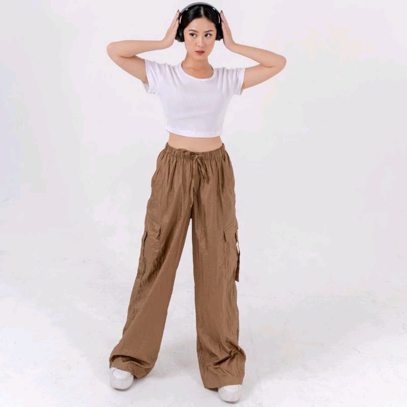iyash18's tweet photo. Cek Celana Cargo Parasut Wanita Korean Look Kekinian dengan harga Rp43.900. Dapatkan di Shopee sekarang! https://t.co/x7R4BqheaA https://t.co/QztVOTHQQS