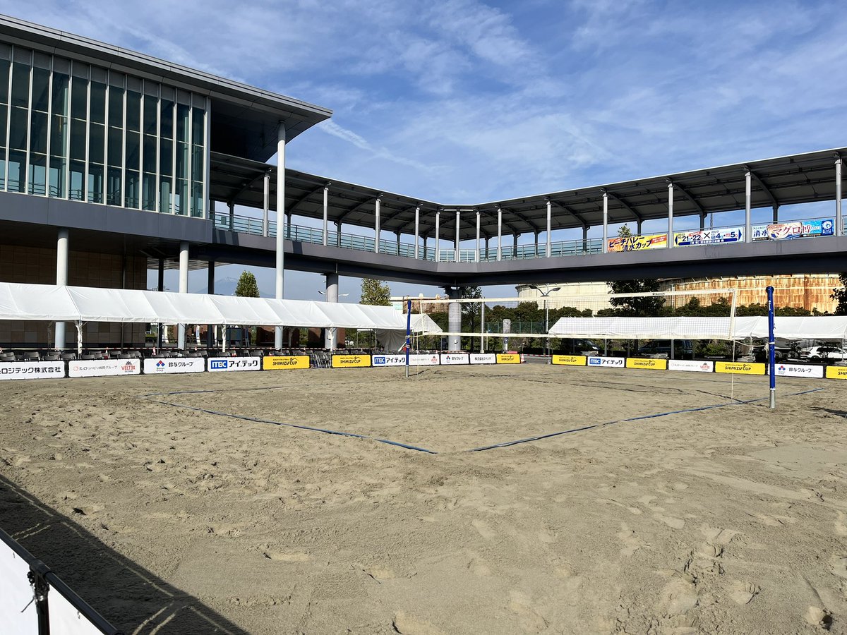 itec__official's tweet photo. 今週末、21日(土)、22日(日)は #アイ・テック も協賛している #ビーチバレー 清水カップ🏐🏖️が開催‼️
本日会場の様子を見学させていただきました👀
今年は #清水駅 東口公園での開催で駅やペデストリアンデッキからも見える会場に🚉

コートが完成してくるといよいよ始まるなとワクワクしてきますね☺️ https://t.co/ETyJA4XSCD
