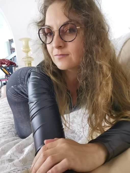 LIKE si tu aimes cette tenue 😍 https://t.co/UlW3iLpKVt