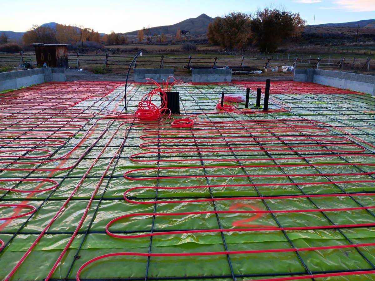 FogHashing's tweet image. We have a client who is undertaking a heat recovery project, using our immersion cooling equipment to provide heating for buildings. They are currently installing underfloor heating pipelines, it's truly an exciting project💯
#bitcoin #Mining #heatrecovery #immersioncooling