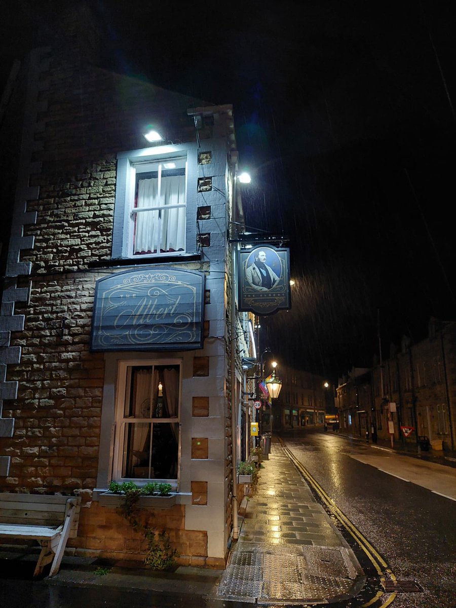 Team 1 used part of the night shift to do licensed premises checks in and around Hebden Bridge. Team 1 reported back full compliance and great engagement with staff 👍  #DaysOfActionCdale <a href="/Calderdale/">Calderdale Council</a>