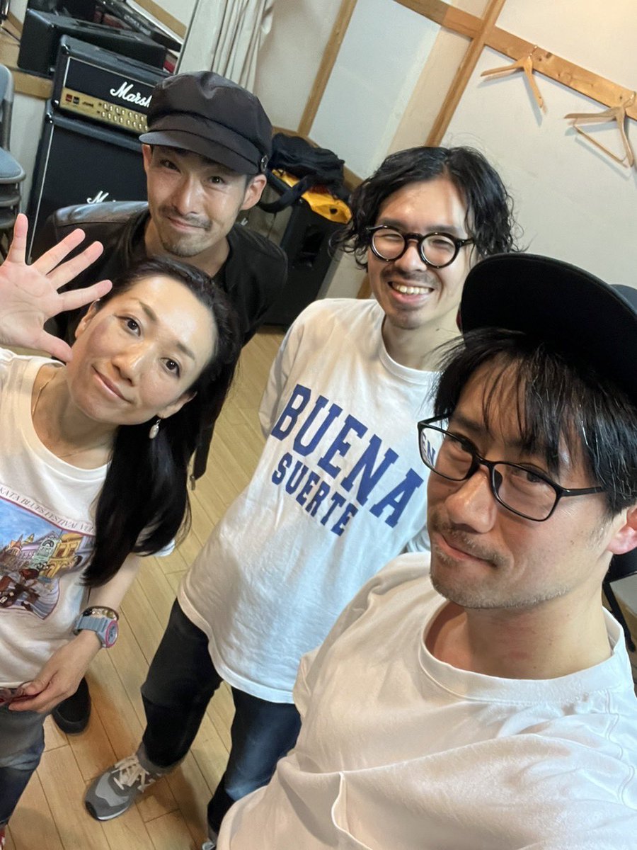 hamayan0819's tweet photo. 昨日は11月4日のローズナイトに向けたリハーサル。

ノンストレスなメンバーとのセッションはただただ楽しいだけの時間です。 https://t.co/EqVxiEPYx3