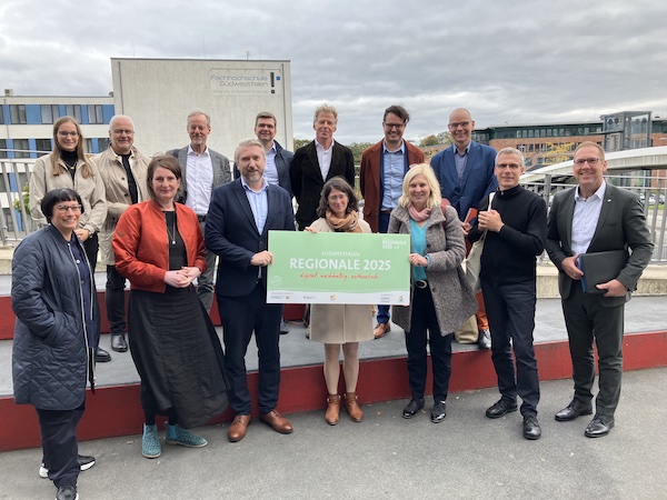 Besuch einer Delegation aus Thüringen in #suedwestfalen.
Wie funktioniert &amp; wirkt #regionale2025? Und wie gute Beispiele interkommunaler Zusammenarbeit? Einblicke aus #lüdenscheid, #obenandervolme und #olpe. Toll, dass sich die kooperative Arbeit aus Südwestfalen herumspricht.