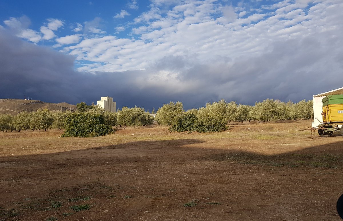 Almargenradio's tweet photo. Aquí viene la borrasca que dejará lluvias importantes en la jornada de hoy jueves 19 de octubre 
#Almargen https://t.co/64jAKLOItb