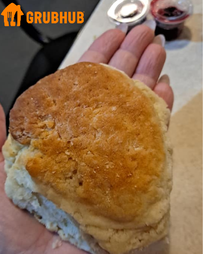 MothersNOLA's tweet photo. Small dainty hands or big a** biscuit??? 📸 Christina C. C. /Facebook 🍽️ Dine-in 📲Online ordering: Grubhub 📦 Nationwide shipping @goldbelly https://t.co/8YT3LxOdhu ☀️Open 7am-10pm daily 🚙 Free & Validated parking 🎁Gift shop INFO https://t.co/0ZY79x5o62 #mothersrestaurant https://t.co/QGFEBYDvlq