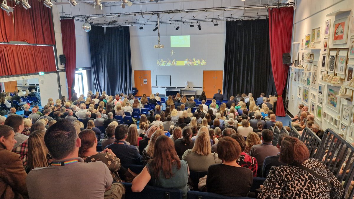 Hundreds of CLF colleagues across 3 school sites engrossed in a powerful keynote speech on 'belonging' from celebrated coach <a href="/OwenEastwood/">Owen Eastwood</a>.

Superb start to a packed day at #CLFConference.
