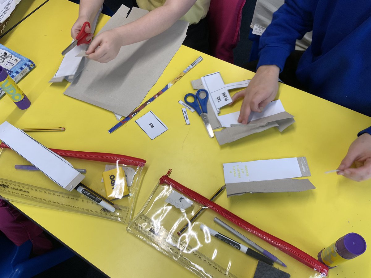 HurstKnollY4's tweet photo. Year 4 making their gliders for the great glider share. Also having a Q&amp;A session with aerospace engineers from Manchester University #GSSfS2023 https://t.co/WuqbMsJyyj