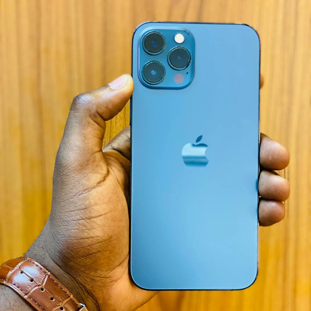 augu_babAlice's tweet photo. IPHONE 12 PRO || 
128GB || 
FACE&amp;TT✅ || 
BH90 || 
NO MSG || 
Tsh. 1,660,000/= https://t.co/TkAyBJQd32
