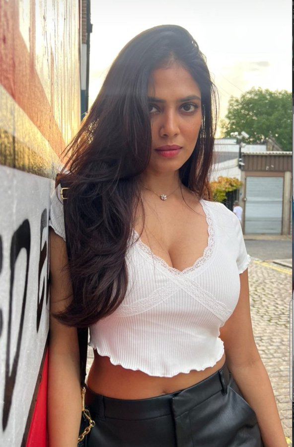 F8ya_6TWMAIwiSD?format=jpg&name=900x900