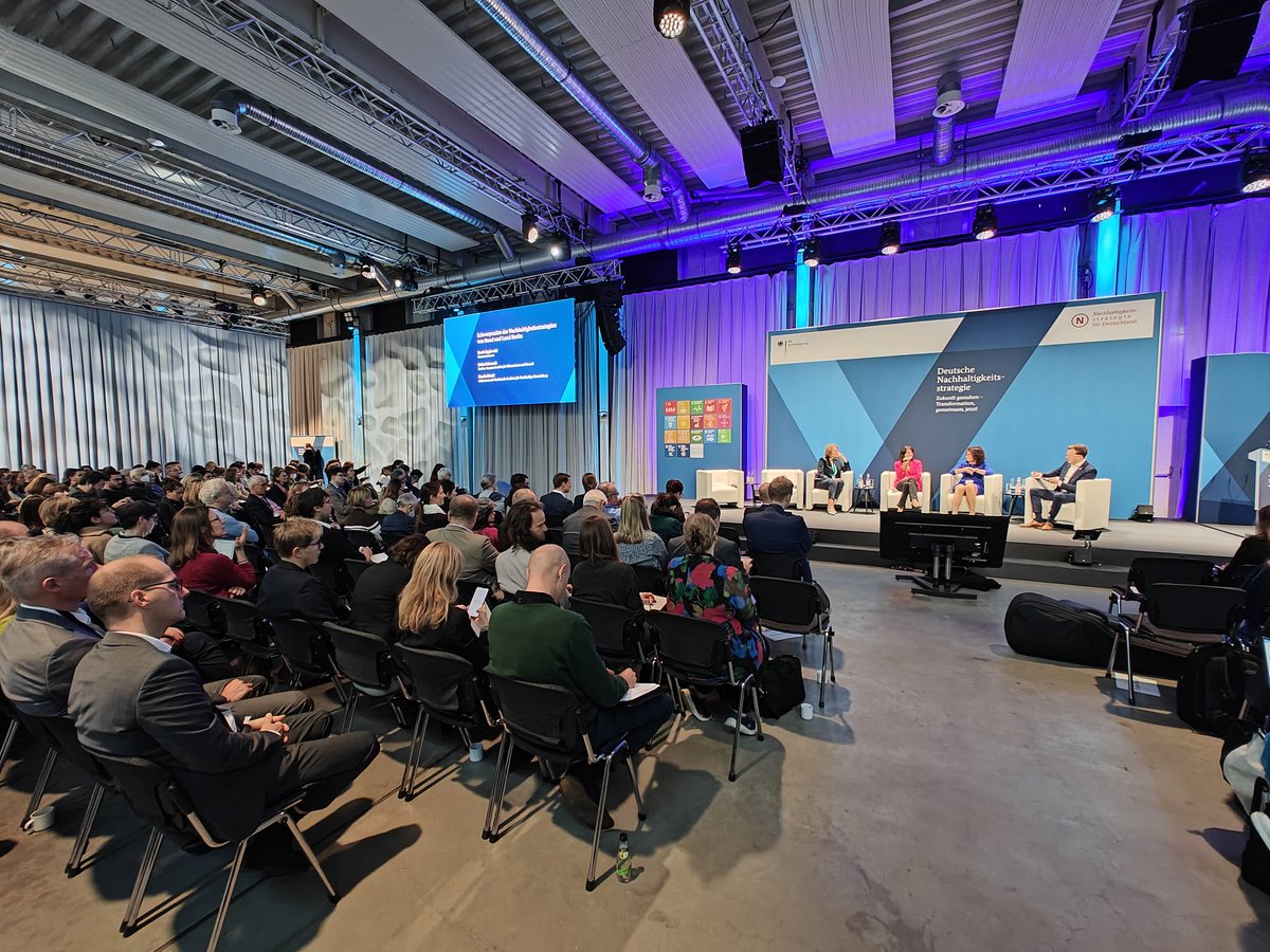 timjanssen_c2c's tweet photo. Auftakt neue #DeutscheNachhaltigkeitsstrategie + Berliner #Nachhaltigkeitsstrategie mit @RyglewskiS @Bundeskanzler auf @euref "Neue Kernziele und Leitindikatoren, die Leute verstehen" sagt Guna Röstel stelv. Vors. @RNE_DE @C2C_NGO @c2cnora #CradleToCradle #C2C #CircularEconomy https://t.co/d6Q4vfjen9