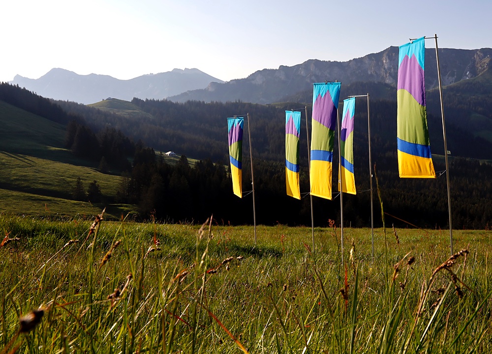 Das Initiativkomitee hat sich für den bedingten Rückzug der <a href="/landschaftsinit/">Initiative paysage | Landschaftsinitiative</a> entschieden. Das Raumplanungsgesetz RPG2 übernimmt das wichtige Stabilisierungsziel. Aber es enthält auch kritische Punkte; wir werden die Umsetzung deshalb genau mitverfolgen.

landschaftsinitiative.ch/rueckzug-der-l…