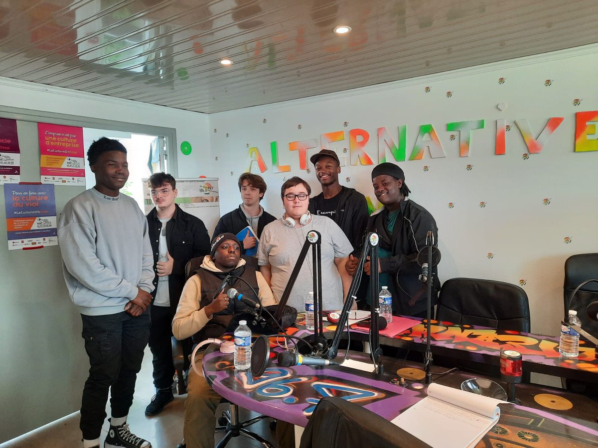 MLNord95's tweet photo. 🎙️Atelier #radiophonique avec nos jeunes à #AlternativeFM dans le cadre du projet #mixitéprofessionnelle ☺️
Une belle découverte de la Radio locale associative qui œuvre pour l’égalité des droits humains et des sexes, et valorise la solidarité entre les peuples. https://t.co/A7gDZTQ9QA