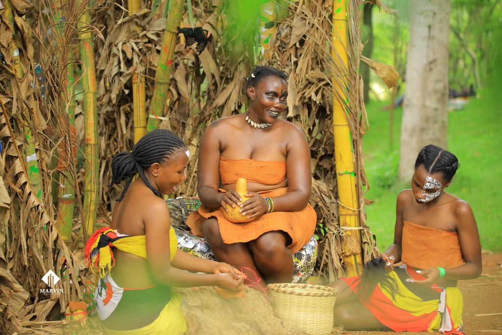 weare_dea's tweet image. 🇺🇬 Uganda shines in its diversity.

Qn;  What makes you a #ProudlyUgandan ? 

Share your unique stories, vibrant experiences, and the moments that fill your heart with pride. 

Let's paint a canvas of our collective joy, the Ugandan Joy 🇺🇬❤️.

#UniquelyOurs #AreaCode256