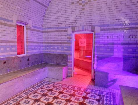 FriendsBaths's tweet photo. Exciting to see #Victorian #TurkishBaths in #Sheffield reopening after 4 years of closure. The Glossop Road Baths building has been privately owned since the 90s with the 'spa' keeping many original features. 'Turkish Baths 1877' opens mid-November😊
#historicbaths #heritage https://t.co/3AFyYwkZr4