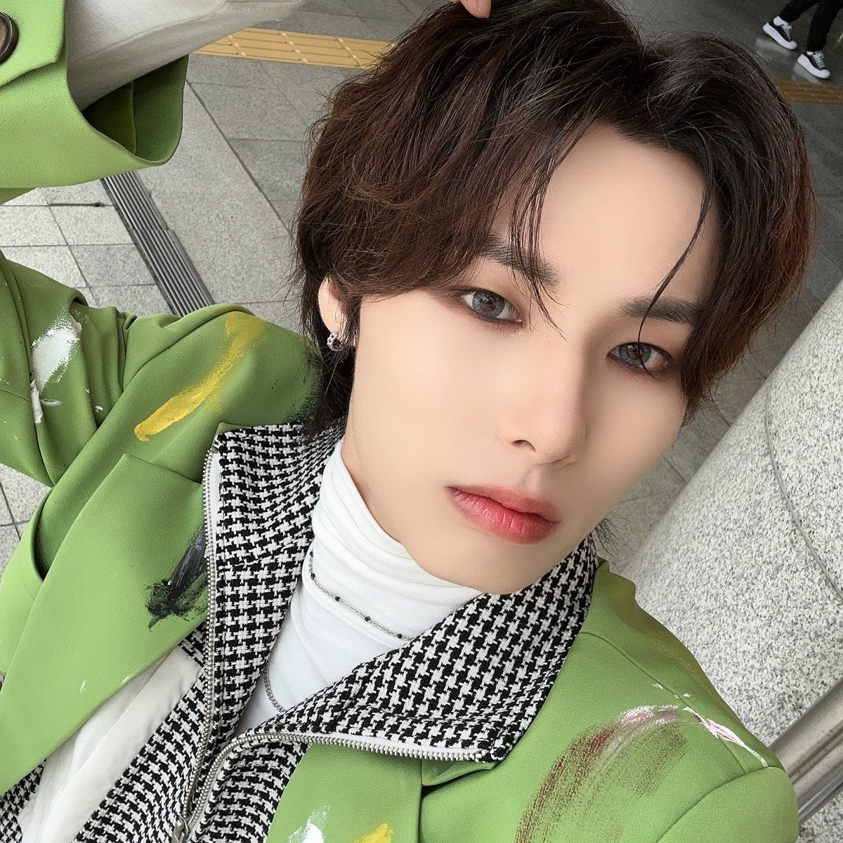 ELASTofficial's tweet photo. 지하철역에 베짱이 신사 뜸💋❤🤟
⠀
#ELAST #엘라스트 #WONHYUK #원혁 https://t.co/PrOIHocAee