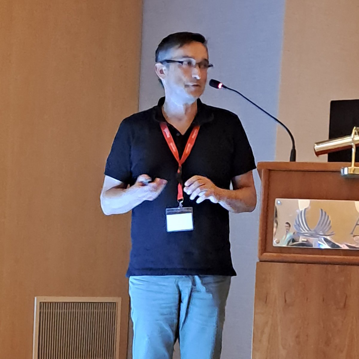 nuclearomics_23's tweet photo. Snapshots from Day 3's afternoon session on Chromatin &amp; Metabolism with presentations by Marcus Bushbeck, Axel Imhof and Nathaniel Snyder https://t.co/OIo4w1aDVo