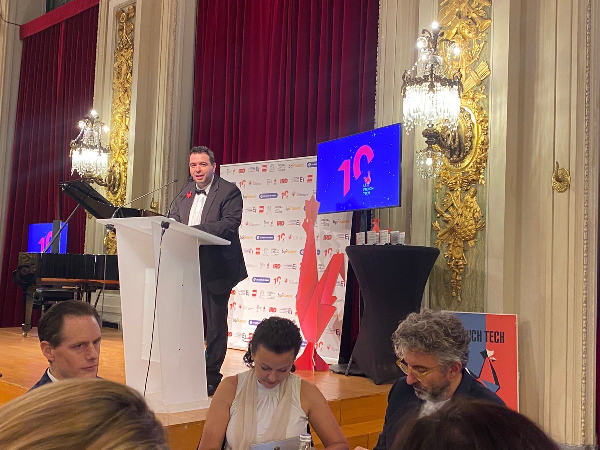 🎖 SPART remporte le Coq Rouge à l'Opéra de Lille lors du 10e anniversaire de la <a href="/FrenchTechLille/">La French Tech Lille</a>. Fierté partagée avec notre équipe, <a href="/andrelenquette/">André Lenquette</a> et <a href="/gilleslechantre/">Gilles Lechantre</a>, et nos précieux partenaires. 
Merci pour votre soutien ! 🚀🏆 

#FrenchTechLille #CoqRouge #SportenEntreprise