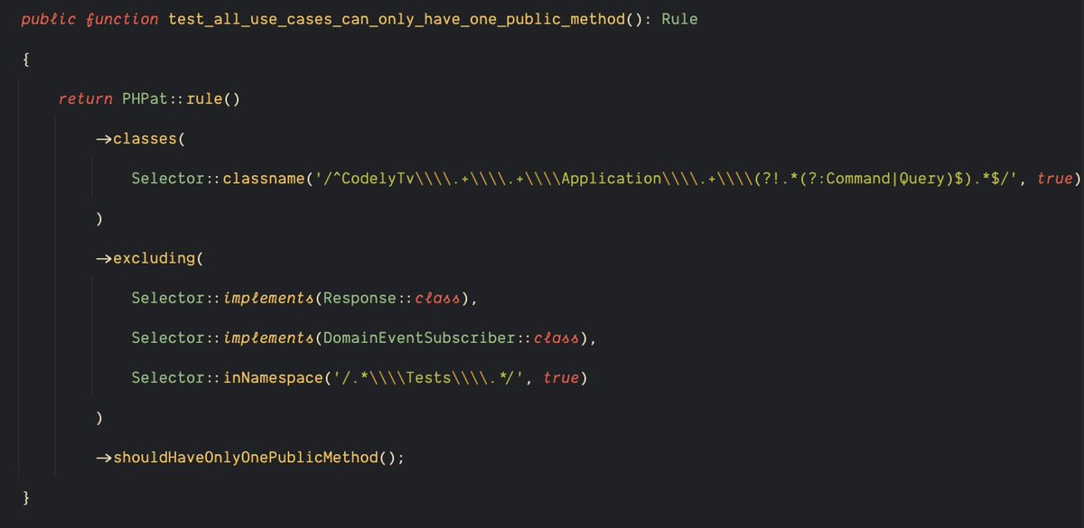 CodelyTV's tweet photo. Hay un tipo de testing del que siempre nos solemos olvidar pese a ser muy importante:

El Testing de Arquitectura
Es un tipo de test que nos ayuda a verificar nuestros requisitos de arquitectura.

¿Utilizas Arquitectura Hexagonal?

Podemos añadir unas reglas para verificar que se aplica correctamente:

¿Hemos decidido que nuestros casos de uso sólo van a tener un método público?

Podemos añadir un test para verificar que se cumpla:

Y así con cualquier requisito de arquitectura que hayamos definido. De esta forma nos aseguramos que siempre se cumplen estas restricciones.

Otras reglas útiles pueden ser:
→ El controller sólo tiene un punto de entrada.
→ Los objetos DTO sólo contienen valores escalares.
→ Un test sólo testea un caso de uso.

Añadiendo esta capa de testing y asegurándonos en nuestro sistema de integración continua que se ejecutan, vamos a lograr una calidad de código de 10.