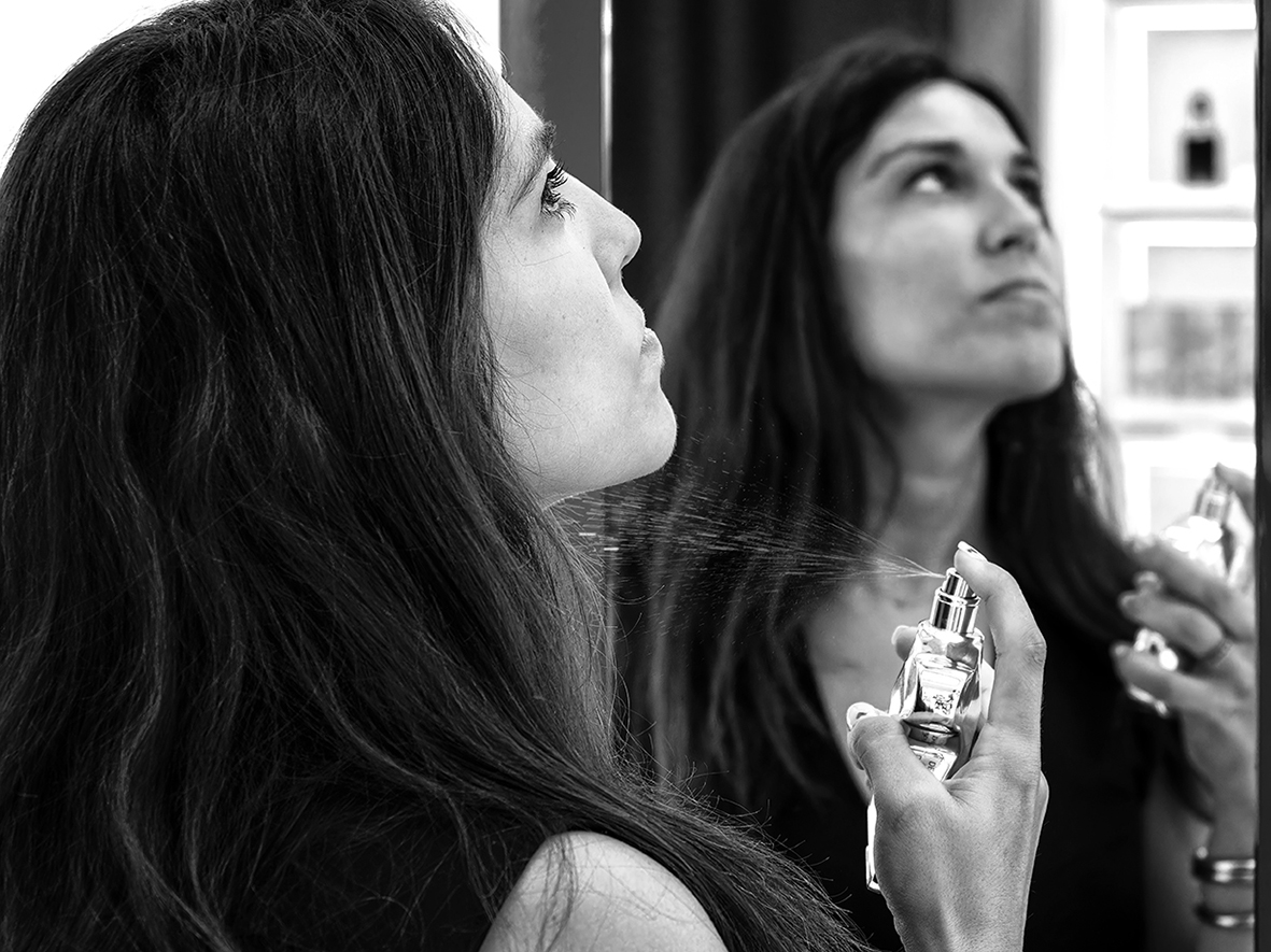 «Probando». Miguel Ángel Cruz Sánchez. Localización: Perfumería Druni. Calle Toro.

Concurso del Fotografía 2023 del Museo del Comercio y la Industria de Salamanca. Tema: ✨ Perfumerías ✨ 

#salamanca #concurso #fotografía